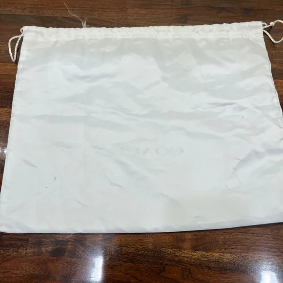 Coach Shay - Picture 10 of 12